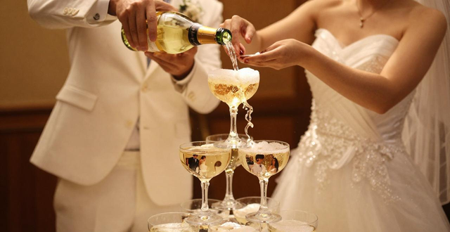 婚礼现场香槟塔_婚礼主持香槟塔烛光台词_婚庆香槟塔主持词